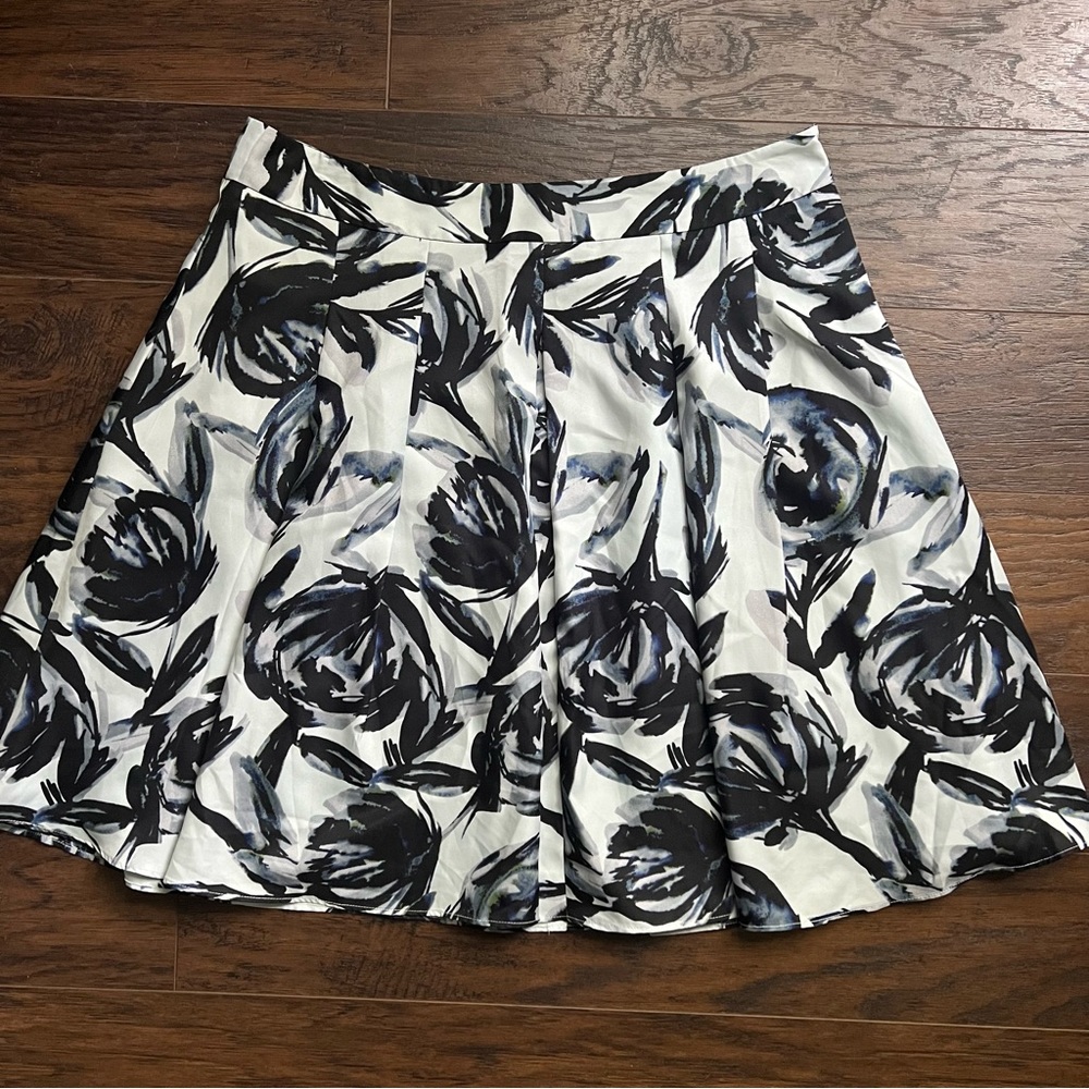The Limited Floral Print Flowwy Skirt Large NWT